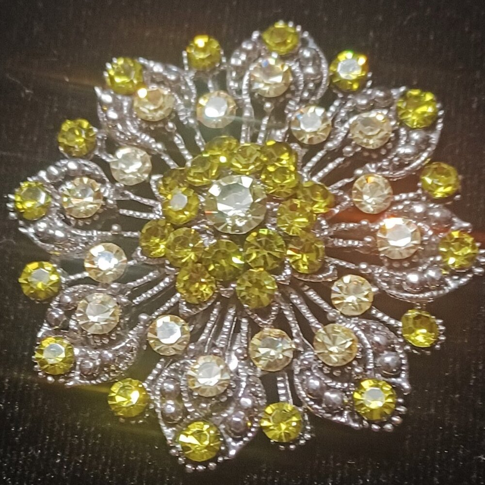 Gorgeous Peridot color Rhinestone brooch